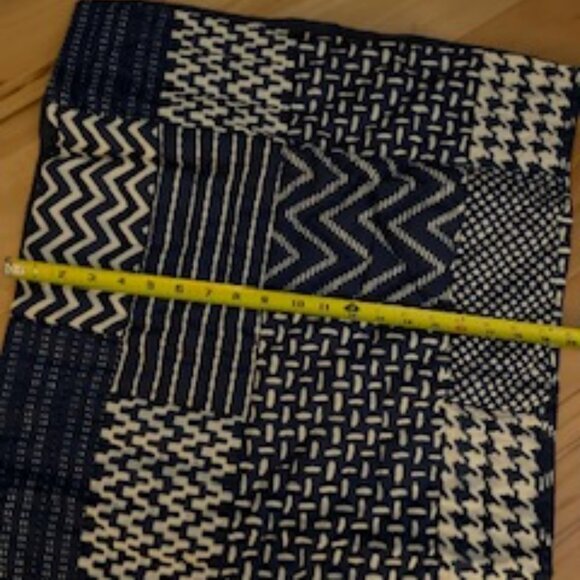 Crate and Barrel - set of 2 Standard  Shams AMAN Cotton Shams Navy/white - Picture 4 of 4